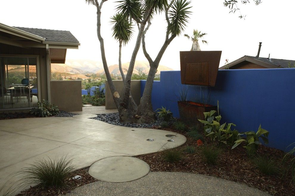 Acid Wash Concrete for a Eclectic Landscape with a Cast Concrete and Christian Residence by Jeffrey Gordon Smith Landscape Architecture