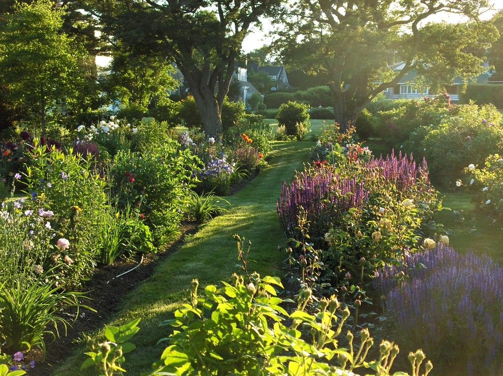 Armstrong Garden Center for a Contemporary Landscape with a Naturalistic and Perennial Garden in Late Afternoon by Ann Kearsley Design