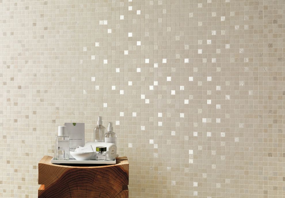 Atlas Concorde for a Contemporary Bathroom with a Porcelain and Evolve Mosaic by Akdo