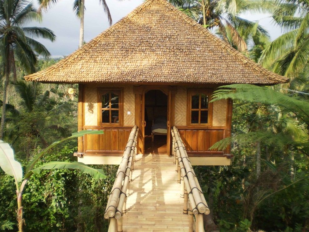 Balis for a Tropical Shed with a Windows and Owner's Workspace at the Sarinbuana Eco Lodge by Pt Bali Greenworld