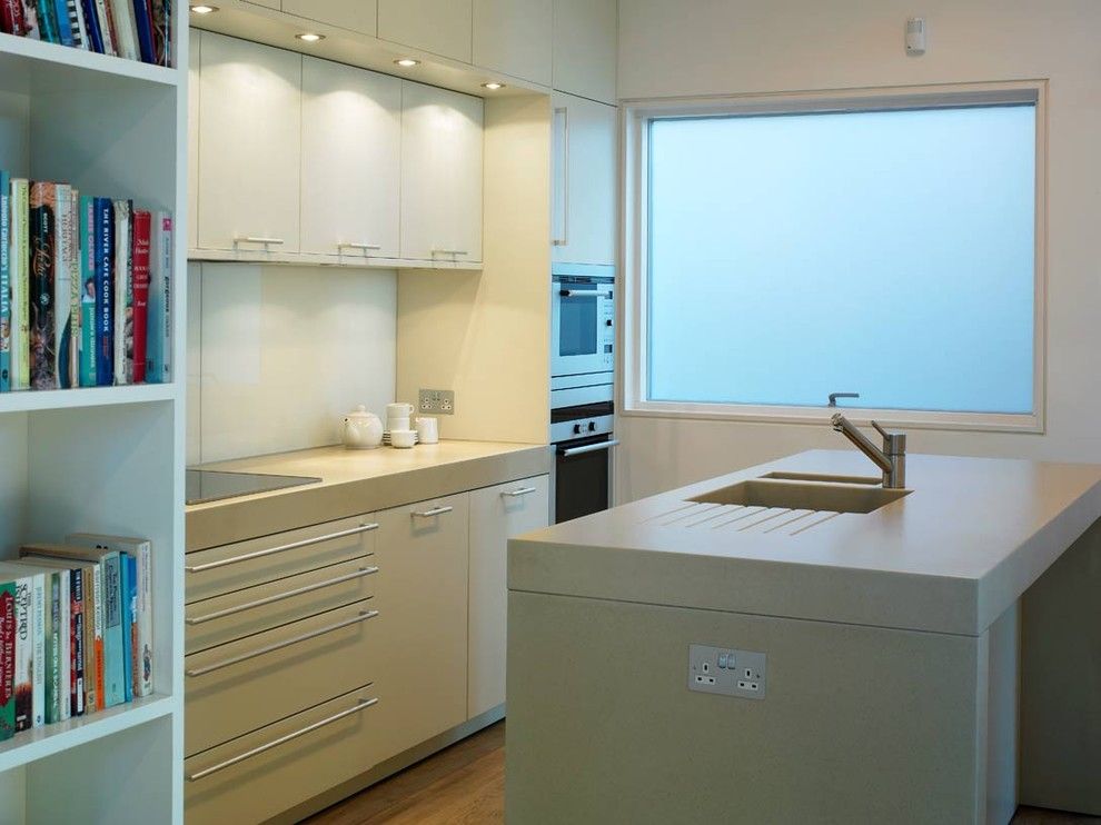 B&b Appliance for a Modern Kitchen with a Bookcase and Great Turnstile London by David Churchill   Architectural  Photographer