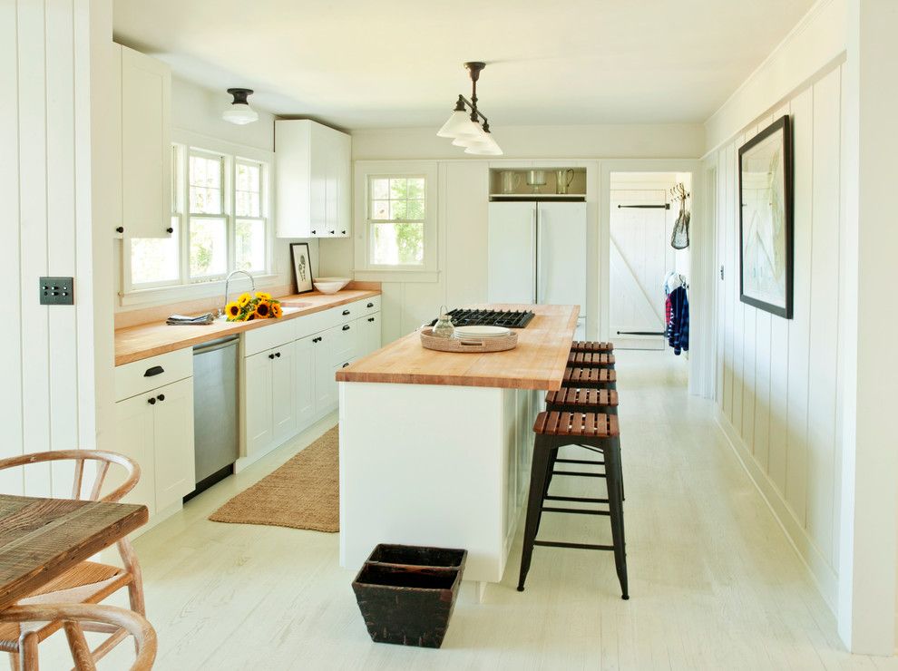 B&b Appliance for a Modern Kitchen with a Natural Fiber Carpet Runner and Shelter Island Heights by Schappacherwhite Architecture D.p.c.