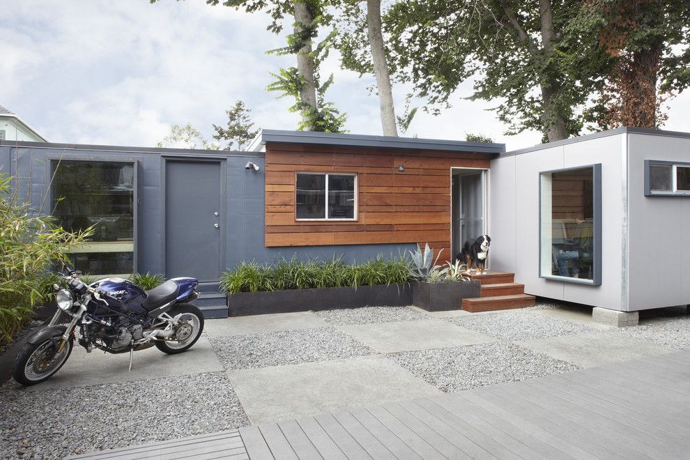 Bison Building Materials for a Contemporary Exterior with a Gravel and Shoup Residence + Office Compound by Building Lab, Inc.