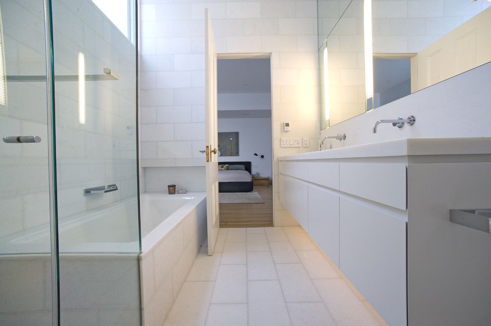 Boyd Lighting for a Contemporary Bathroom with a White Walls and 35 Liberty by Todd Davis Architecture