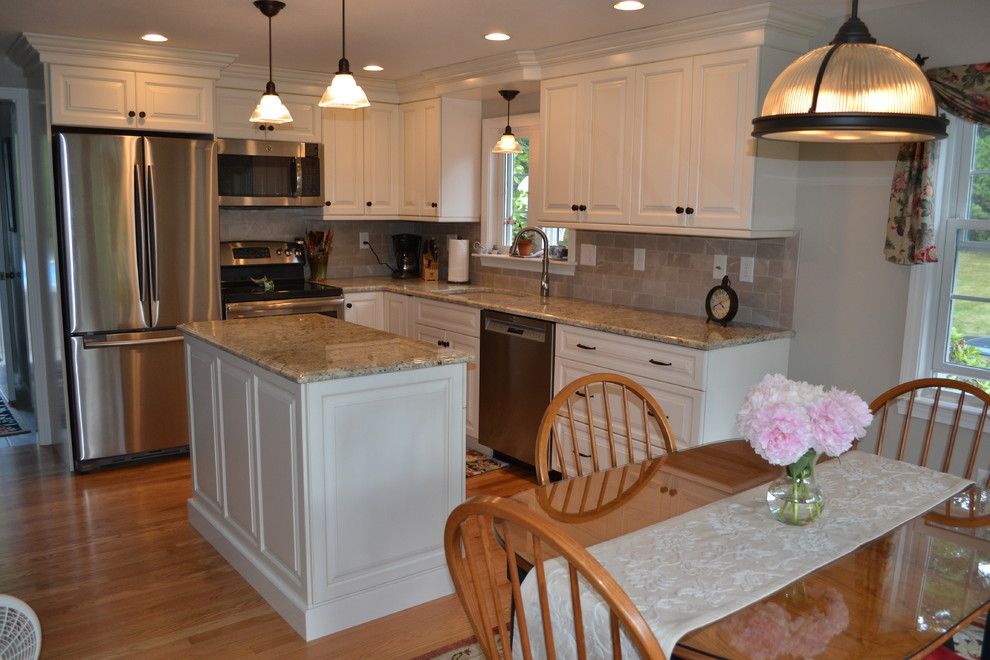 Cabico Cabinets for a Traditional Kitchen with a Tile Backsplash and Wire Road, Merrimack Kitchen by Granite State Cabinetry