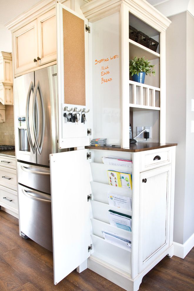 Cabinet Knob Placement for a Traditional Kitchen with a Dry Erase Board and Chilliwack Central by Starline Cabinets