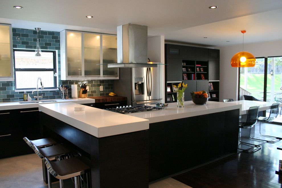 Caesarstone Quartz for a Contemporary Kitchen with a Glass Tiles and Paola Devaldenebro by Paola Devaldenebro