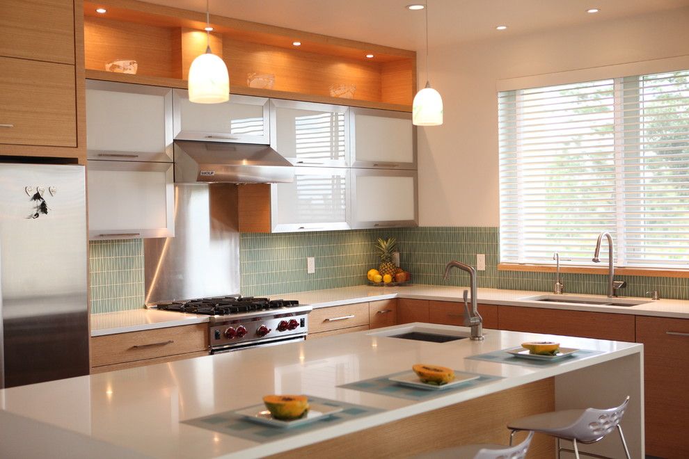 Cesar Stone for a Contemporary Kitchen with a Range Hood and Maui Modern by Mcclellan Architects