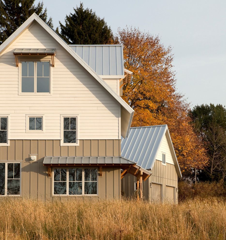 Clapboard for a Farmhouse Exterior with a High Performance and Great Diamond by Brightbuilt Home