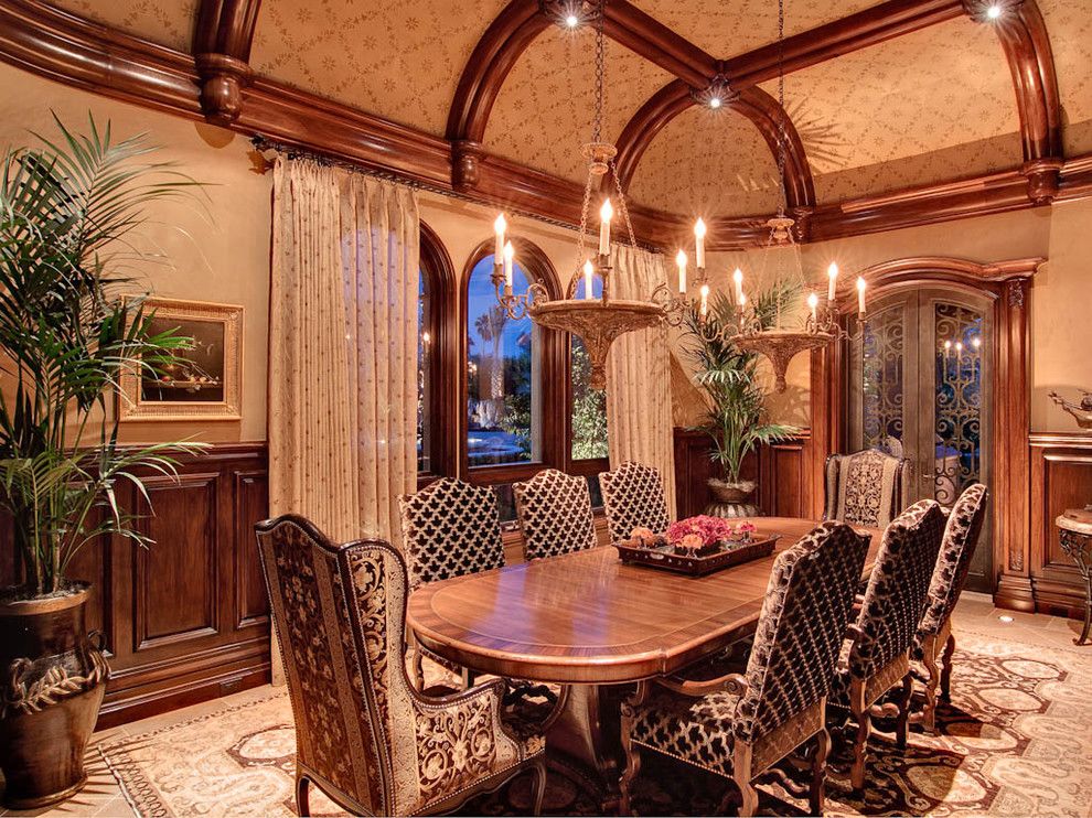 Coved Ceiling For A Traditional Dining Room With A Wood Trim And