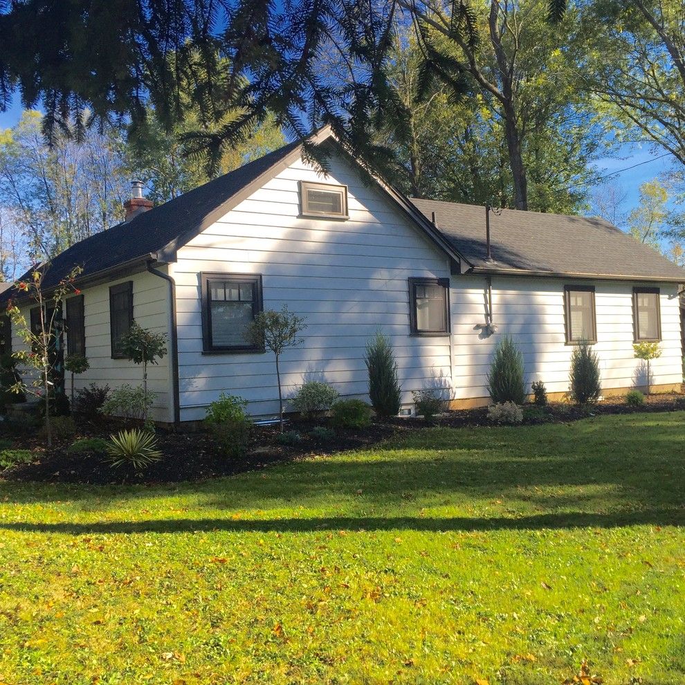 Curb Appeal Landscaping for a  Landscape with a Bushes and Pleasant Ave Ridgeway by Curb  Appeal Landscaping Inc.