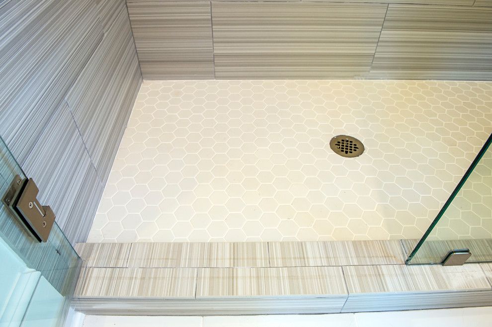 Daltile Keystones for a Traditional Bathroom with a Palmetto Bluff and Palmetto Bluff New Home by Stoneworks, Inc.