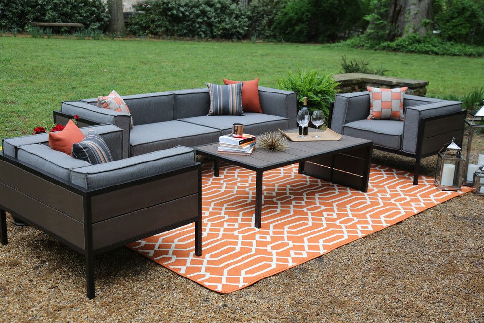 Dunn Edwards Swiss Coffee for a Contemporary Patio with a Outdoor Rug and Ae Outdoor by Ae Outdoor