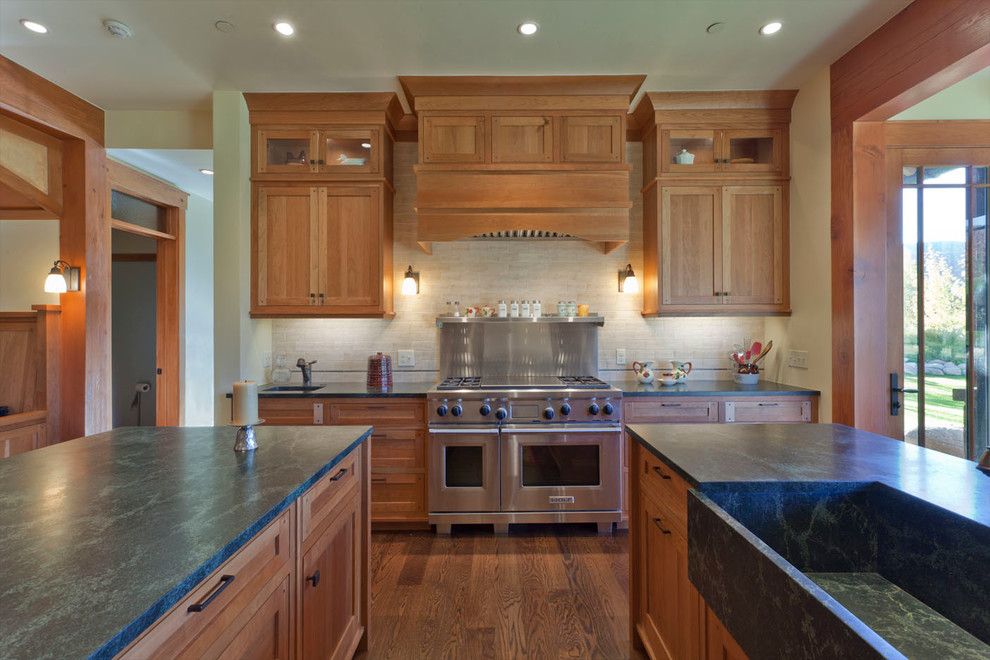 Fine Homebuilding for a Traditional Kitchen with a Beige Wall and Aspen Glen by Kaegebein Fine Homebuilding