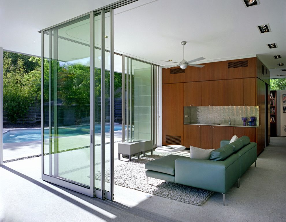 Fleetwood Doors for a Modern Living Room with a Sectional and Tarrytown Pavilion by Steinbomer, Bramwell & Vrazel Architects