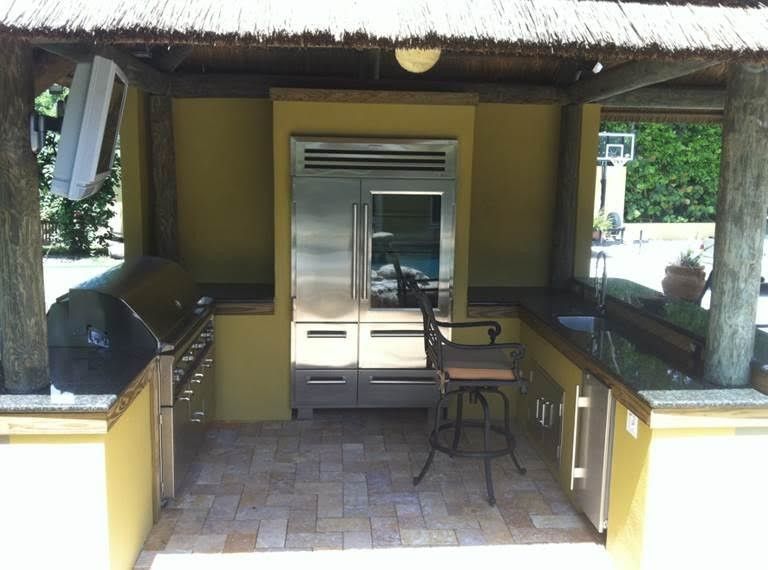 Gemco for a Beach Style Pool with a Summer Kitchen and Marino Loggia by Gemco Usa