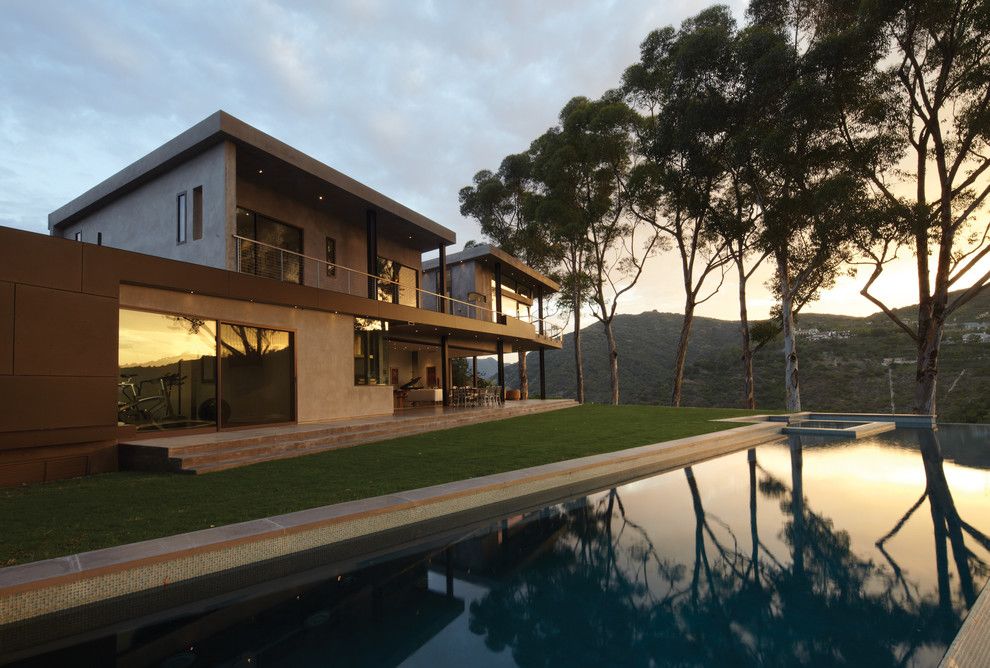 Griffin Pools for a Modern Pool with a Hot Tub and Mandeville Canyon Residence by Gel: Griffin Enright Landscape