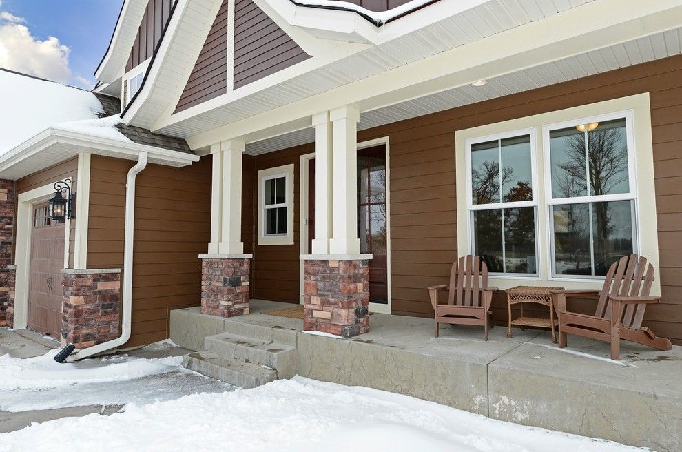 Hanson Builders for a Traditional Exterior with a Traditional and 14 Leaf Wing Drive, North Oaks, Mn by Hanson Builders, Inc.