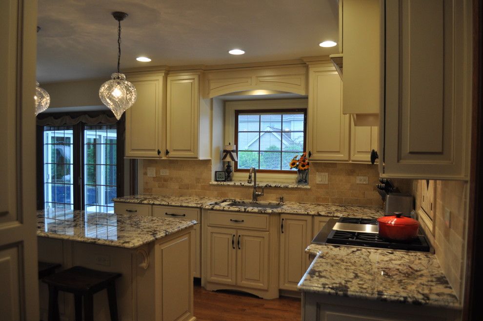 Homewerks for a Traditional Spaces with a Hardwood Flooring and Homer Glen Kitchen by Homewerks