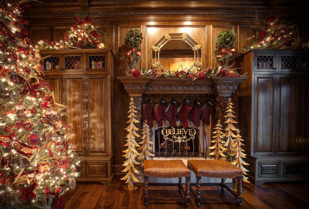 How to Decorate a Mantel for a Traditional Family Room with a Christmas and Christmas Mantel by Linly Designs