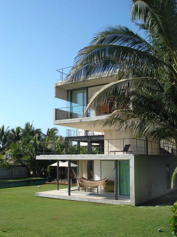 Hurricane Proof House for a Modern Exterior with a Concrete Patio and La Caracola Beach House by Paul Cremoux Studio