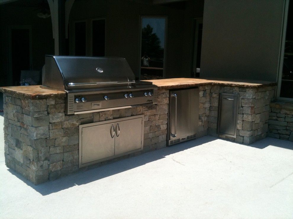 Jack Wills Tulsa for a Transitional Patio with a Outdoor Dining and Outdoor Kitchens by Jack Wills Patio & Fireplace