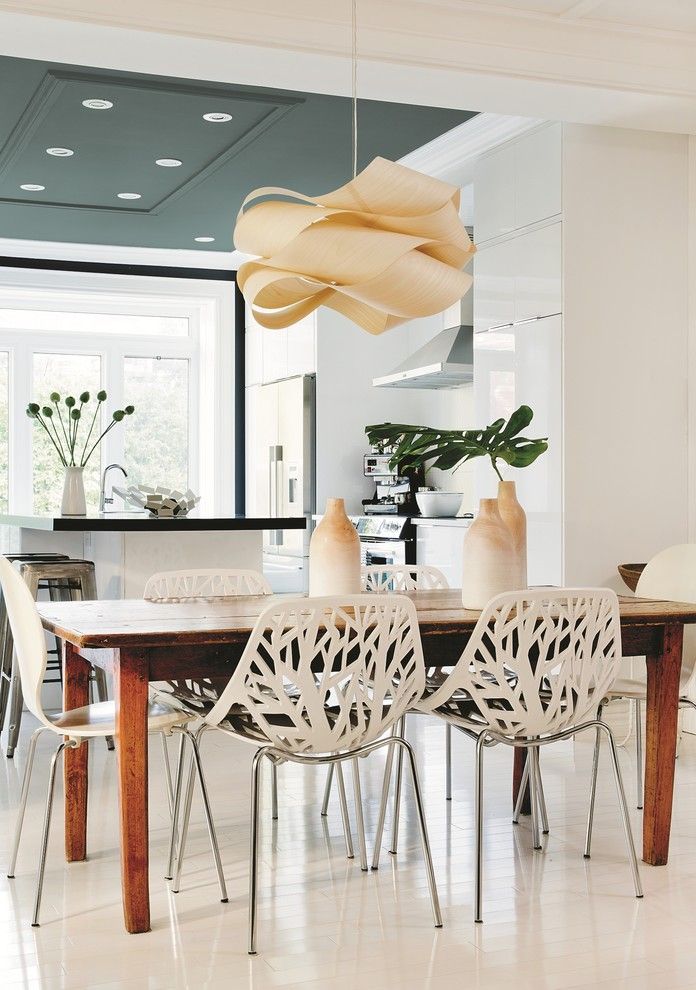 Knockdown Ceiling for a Contemporary Dining Room with a White Dining Chairs and Ppg Pittsburgh Paints by Ppg Architectural Coatings