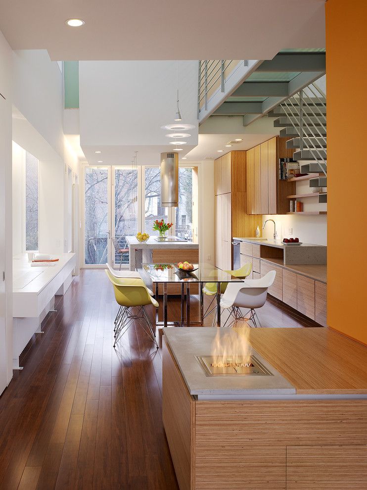 La Cantina Doors for a Contemporary Kitchen with a Cooktop and Rincon Bates House by Lacantina Doors