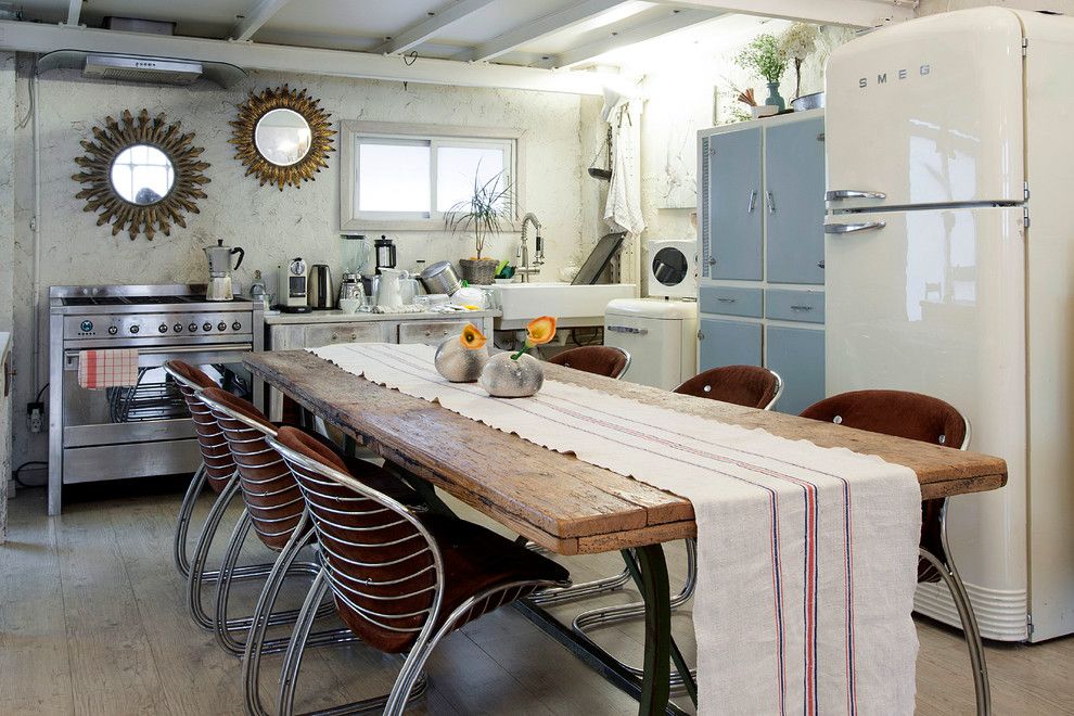 La Mesa Lumber for a Eclectic Kitchen with a Manteles and D Espacio Estudio by Revista Dolcevita