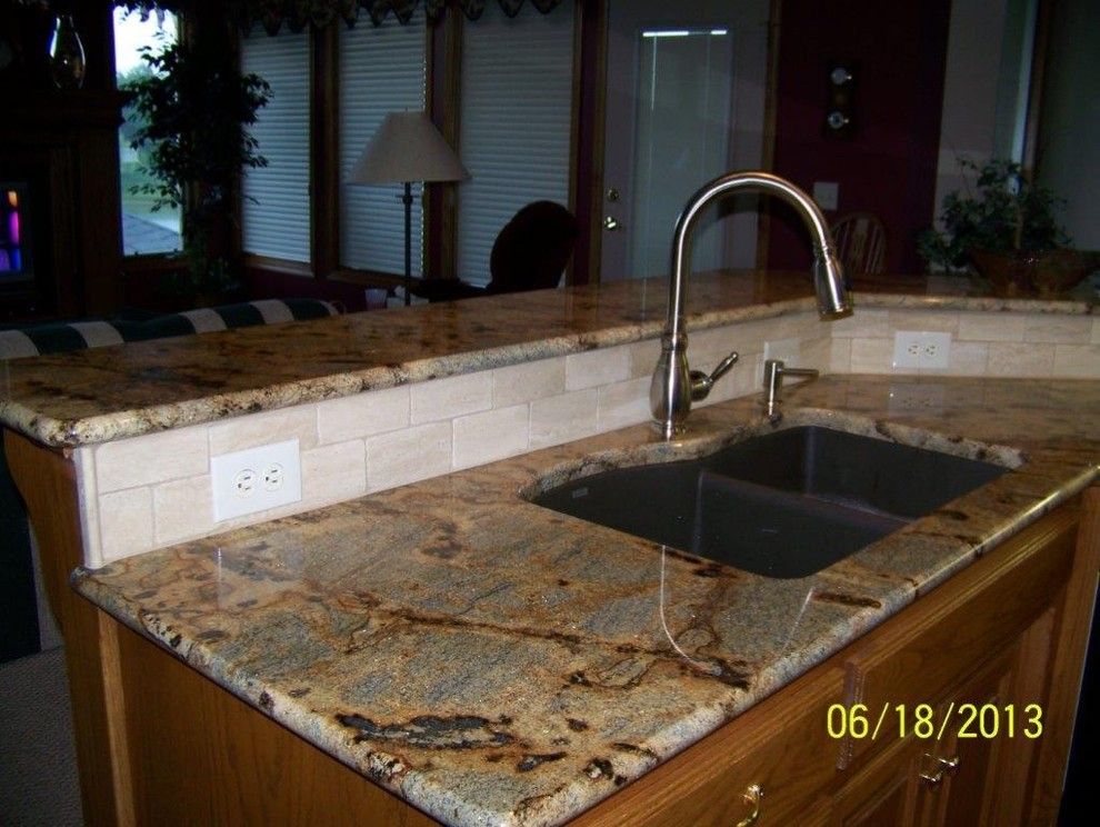 Lapidus Granite For A Traditional Kitchen With A Golden Lapidus