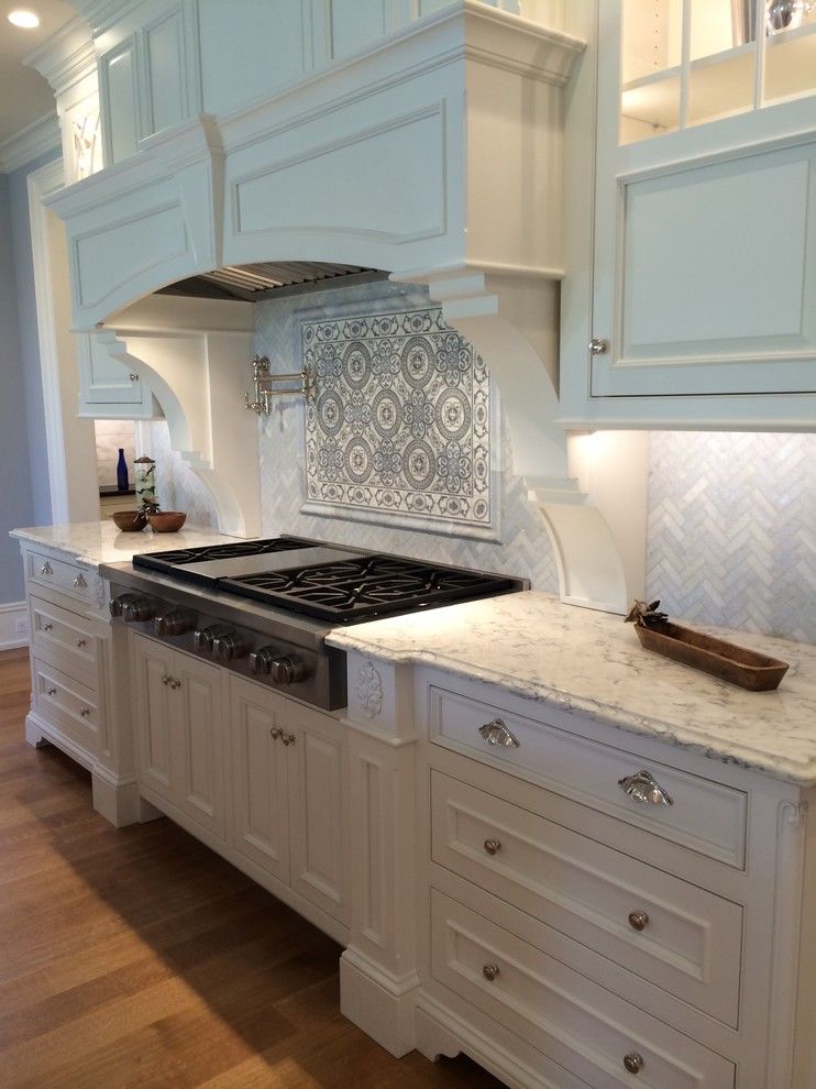 Lg Viatera for a Traditional Kitchen with a White Cabinets and Monticello Replica by Vartanian Custom Cabinets