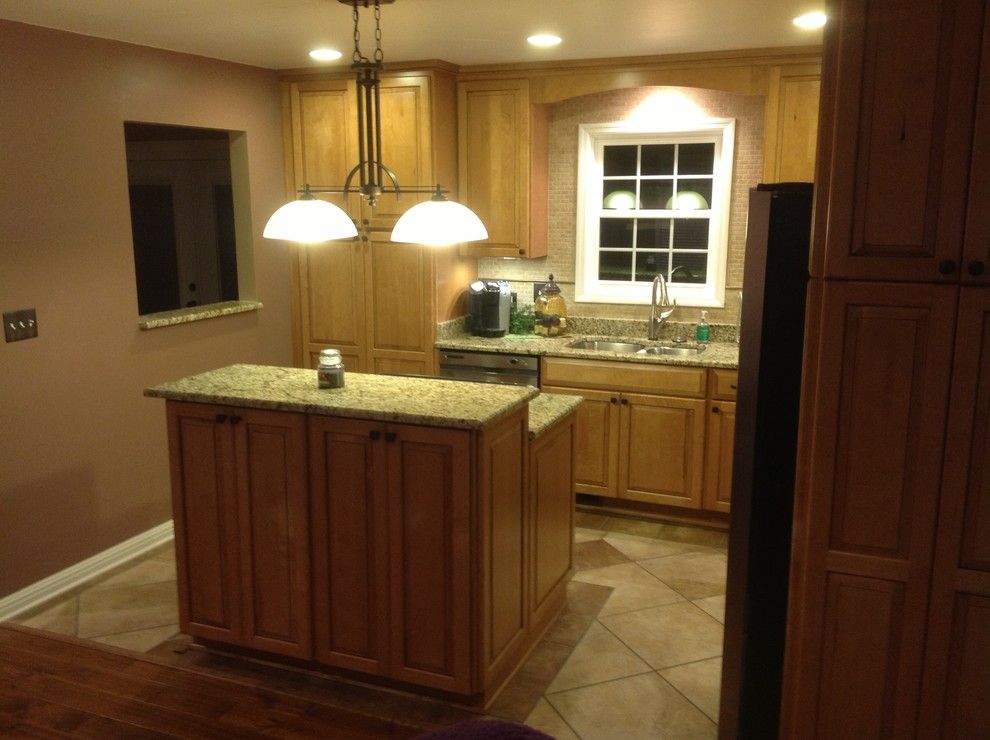 Lowes Kingsport Tn for a Traditional Kitchen with a Kraftmaid Cabinetry Portsmith Maple Squ and Lowe's Kitchen Designs by Lowe's of Elizabethton, Tn #2509