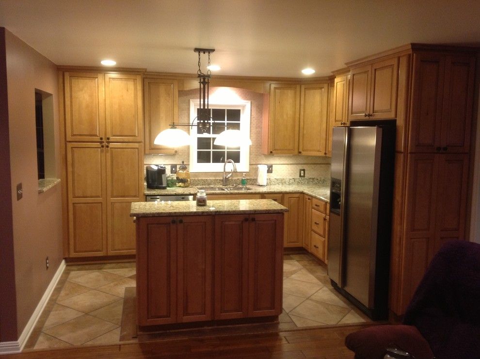 Lowes Kingsport Tn for a Traditional Kitchen with a Kraftmaid Cabinetry Portsmith Maple Squ and Lowe's Kitchen Designs by Lowe's of Elizabethton, Tn #2509