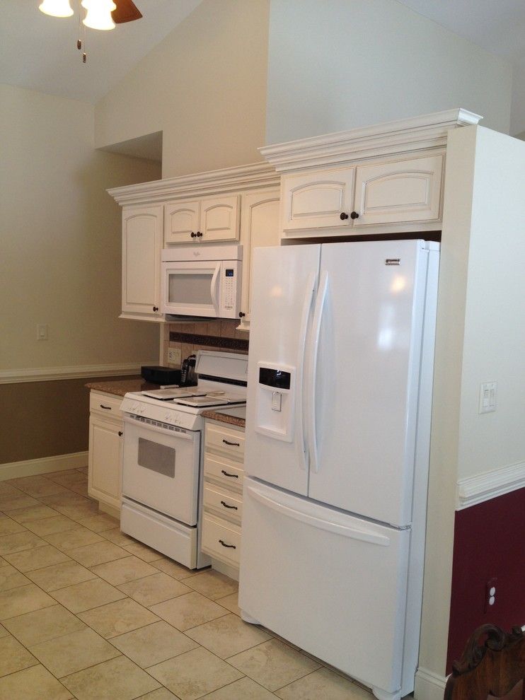 Lowes Mechanicsburg Pa for a Traditional Kitchen with a Traditional and Glazed Toasted Almond by Lowes of Mechanicsburg, Pa