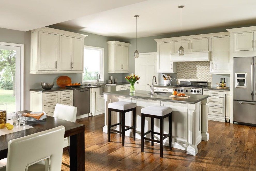 Masterbrand Cabinets for a Traditional Kitchen with a Counter Stool and Decora Prescott Inset White Kitchen by Masterbrand Cabinets, Inc.