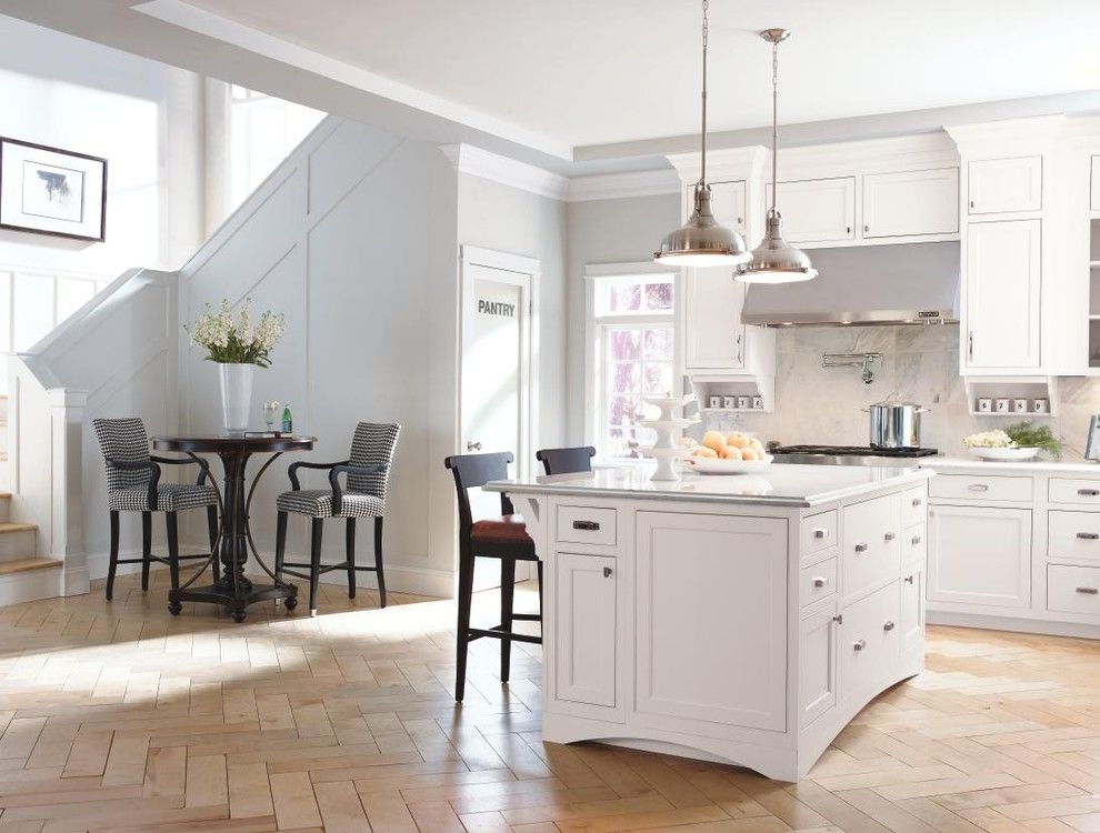 Masterbrand Cabinets for a Traditional Kitchen with a Traditional and Decora Cabinetry: Prescott Beaded Inset Maple White by Masterbrand Cabinets, Inc.