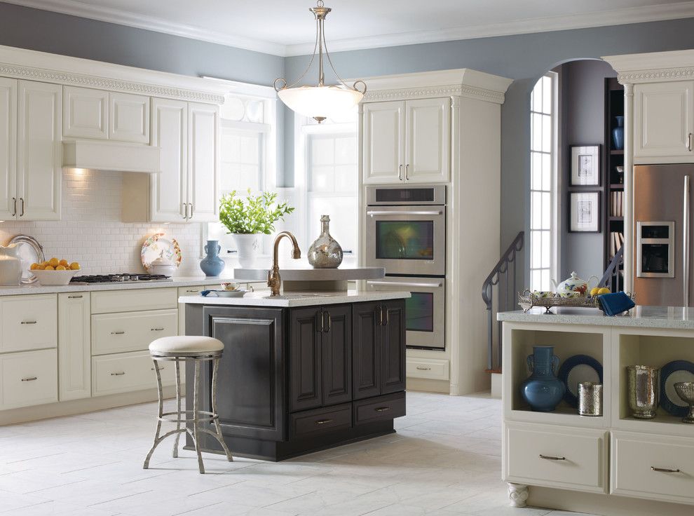 Masterbrand Cabinets for a Traditional Kitchen with a Traditional and Diamond Sullivan Kitchen Cabinets by Masterbrand Cabinets, Inc.
