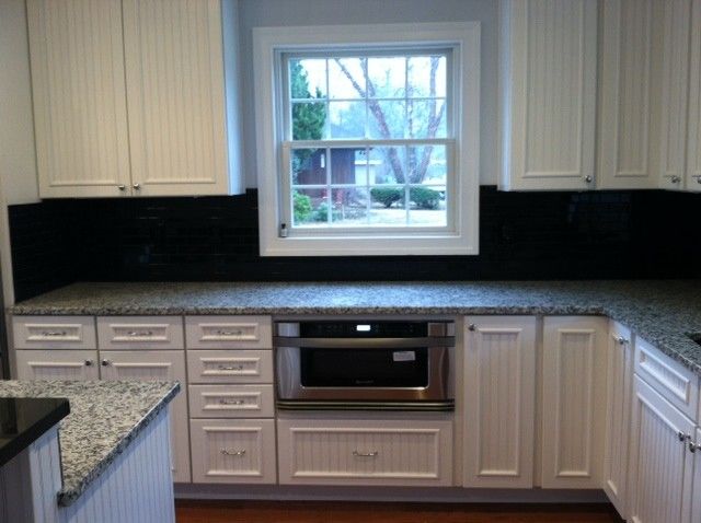 Midcontinent Cabinetry for a Traditional Kitchen with a Midcontinent Cabinetry and Hooper Kitchen by 84 Lumber Co