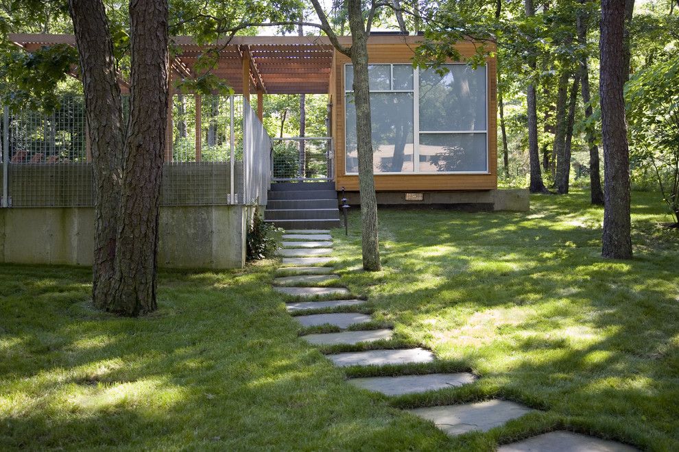 Mossy Oak Fence for a Modern Landscape with a Conrete Foundation and Swingline Pool House by Resolution: 4 Architecture