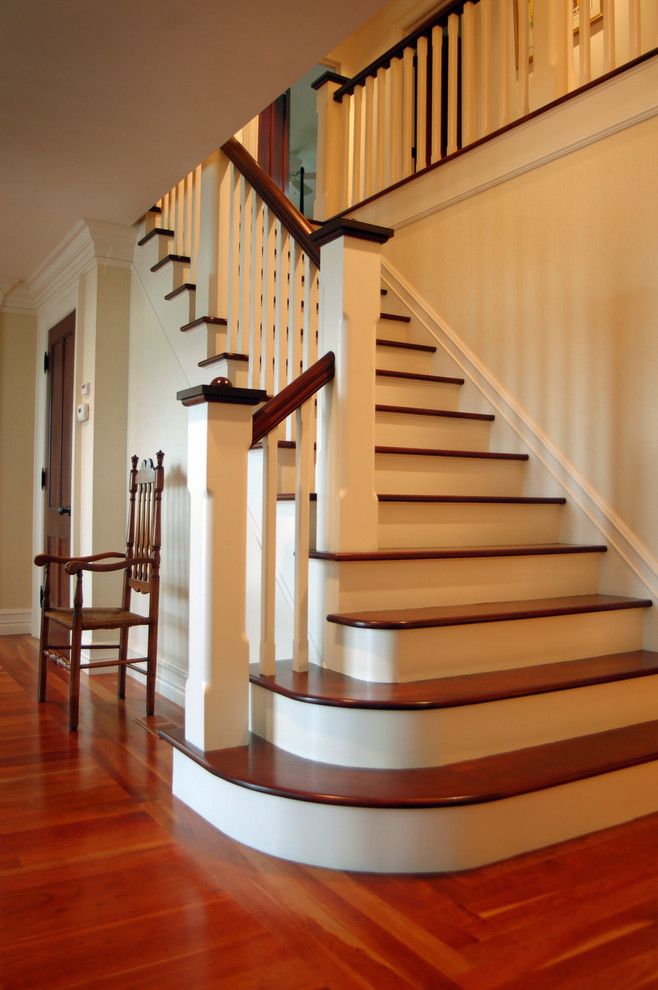 Navajo White Paint for a Traditional Staircase with a Traditional and Hudson River House by Wallant Architect