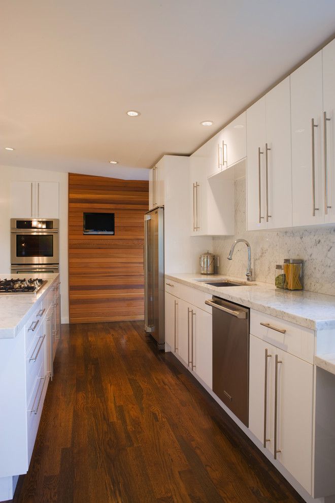 Nw Artisan Hardware for a Modern Kitchen with a White Kitchen and Nw Homes by Vanillawood