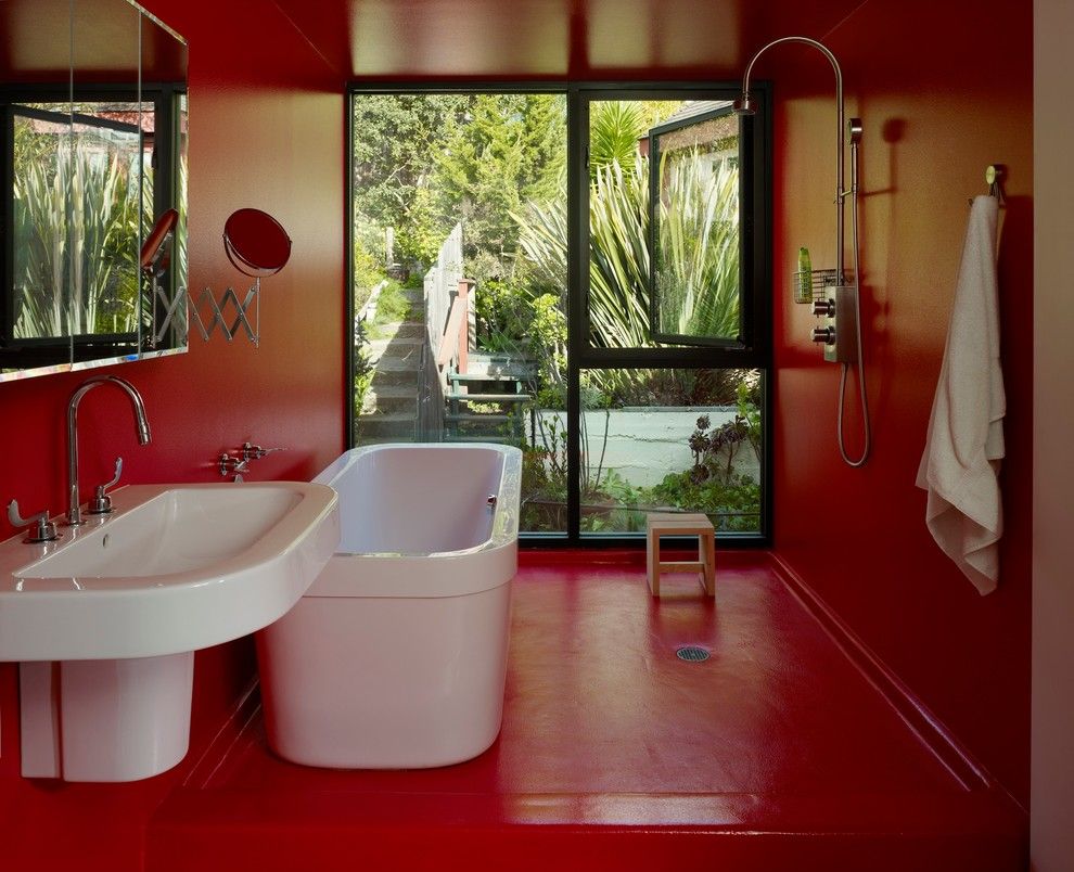 Painted Plywood Floors for a Modern Bathroom with a Tile Less and Chavetta Residence by Aaa Architecture