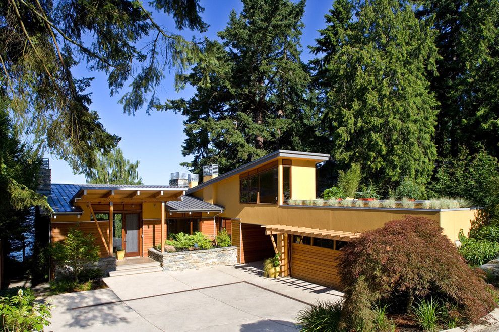 Parapet Wall for a Midcentury Exterior with a Front Door and Lake Washington Residence by Darwin Webb Landscape Architects, P.s.