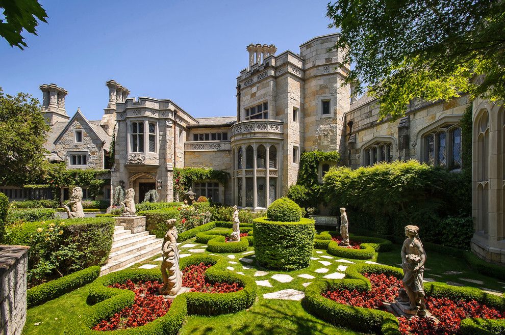 Parapet Wall for a Traditional Landscape with a Pavers and Chiltern Estate by Dennis Mayer, Photographer