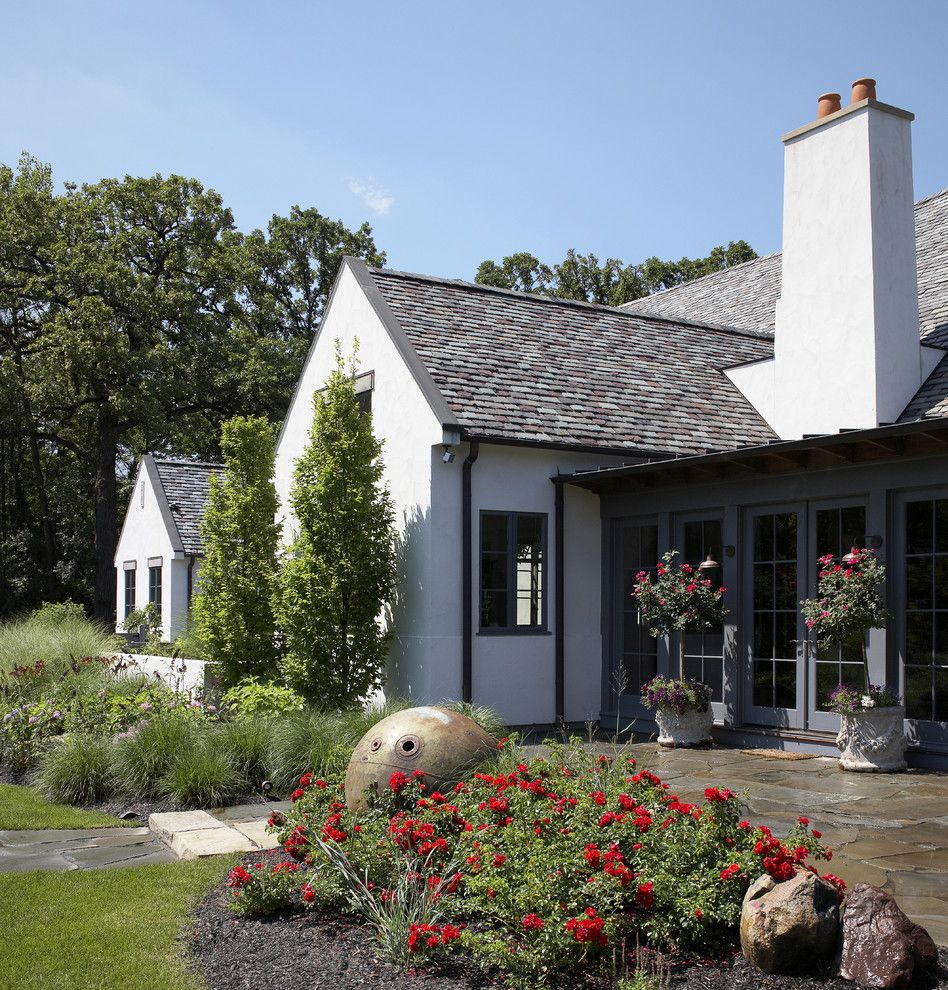 Parapet Wall for a Traditional Landscape with a Potted Plants and Flossmoor by Michael Abraham Architecture