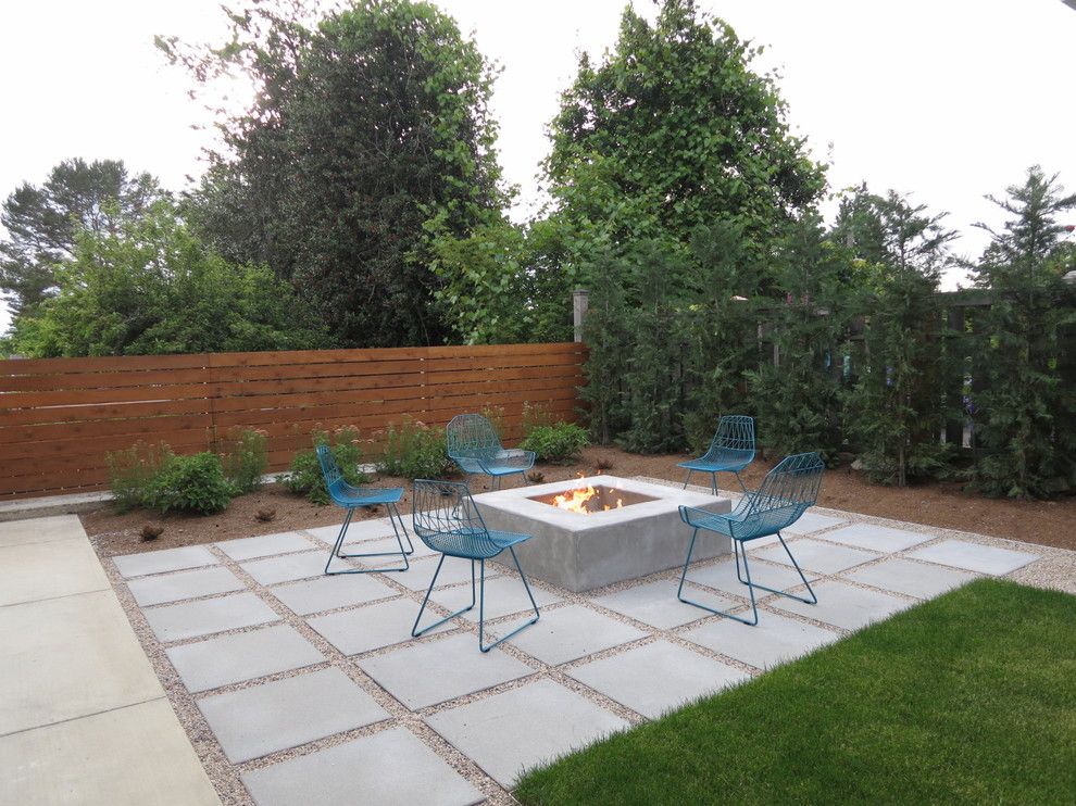 Paver Patterns for a Contemporary Patio with a Lawn and Green Lake by Coates Design Architects Seattle