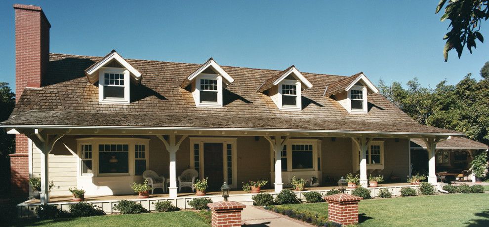 Poshtots for a Traditional Exterior with a Bay Window and Farmhouse by Tom Meaney Architect, Aia