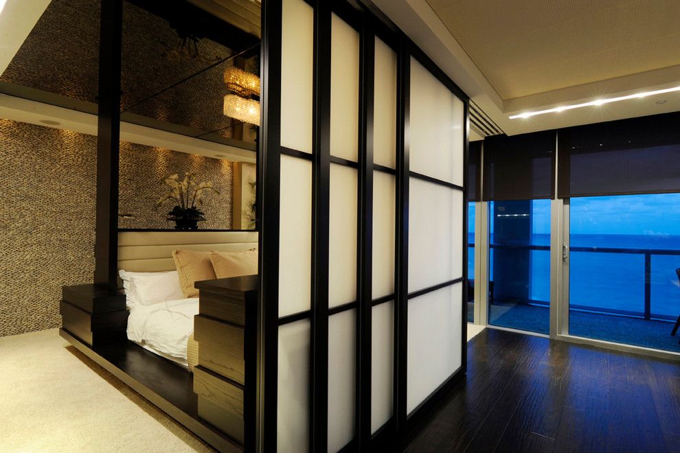 Raydoor for a Contemporary Spaces with a Sliding Door and Residence, Km Plaza by Raydoor