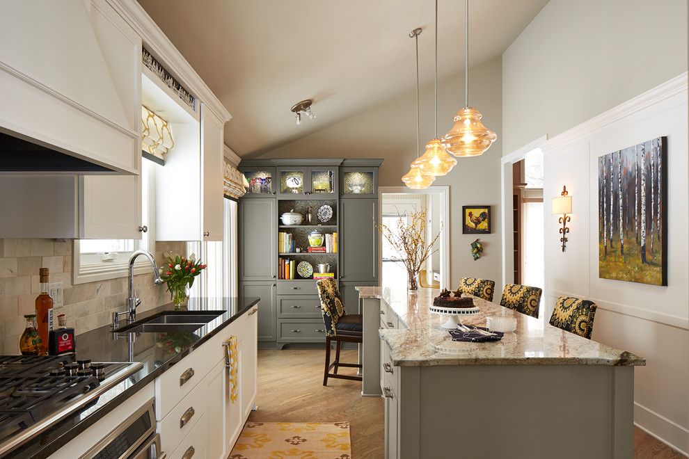 Ren Wil for a Traditional Kitchen with a Glass Pendant Light and Kor Interior Design by Susan Gilmore Photography