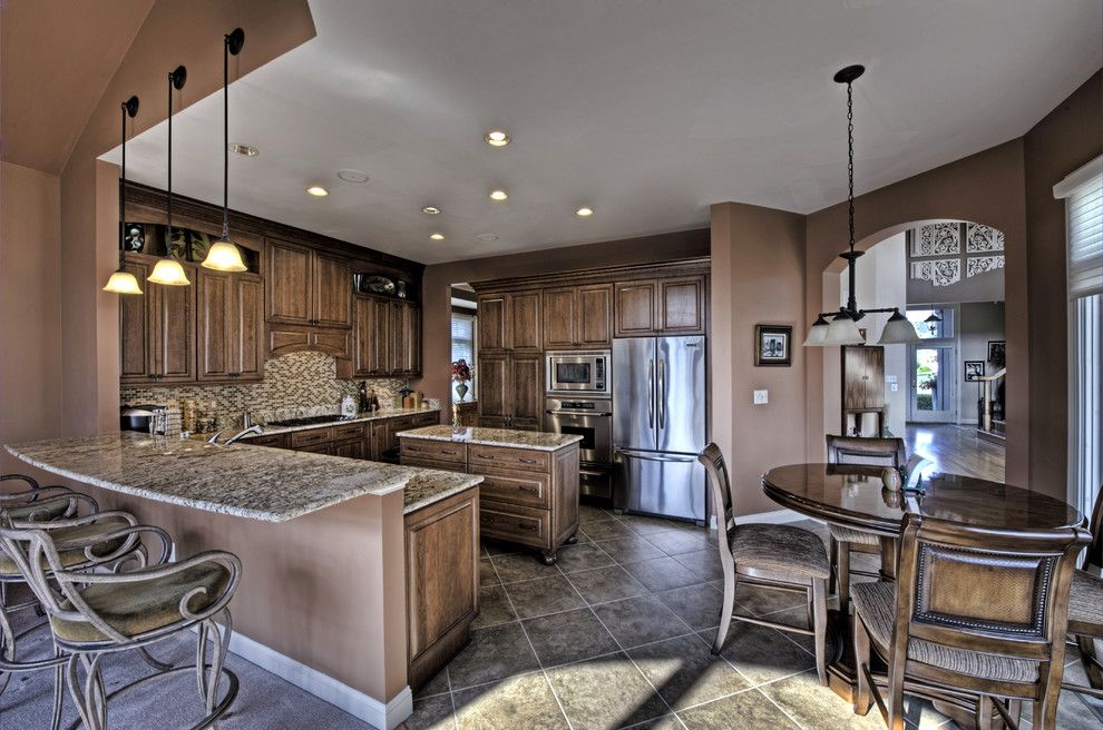 Santa Cecilia Light Granite for a Traditional Kitchen with a Beige ...